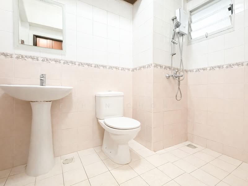 389 Bukit Batok West Avenue 5, 389 Bukit Batok West Avenue 5, 3 Bedrooms, 1,270 sqft, HDB Flat For Sale, by Ethan Chong, 500105158 - Bathroom - PropertyGuru.com.sg