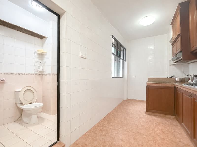 389 Bukit Batok West Avenue 5, 389 Bukit Batok West Avenue 5, 3 Bedrooms, 1,270 sqft, HDB Flat For Sale, by Ethan Chong, 500105158 - Kitchen - PropertyGuru.com.sg