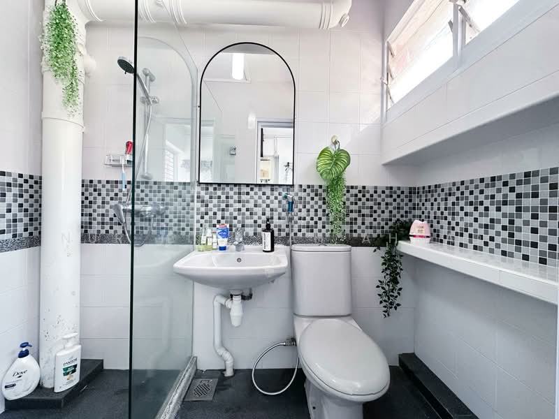 754 Pasir Ris Street 71, 754 Pasir Ris Street 71, 3 Bedrooms, 1,367 sqft, HDB Flat For Sale, by Nur Hidayah Ahmad, 500105164 - Bathrooms - PropertyGuru.com.sg