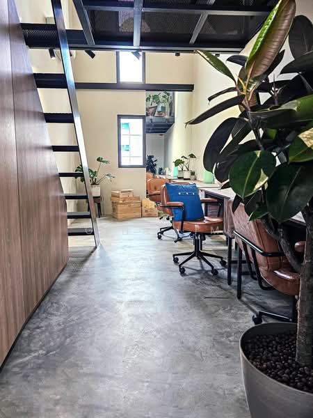 81 Aljunied Road, Aljunied Road, 225 sqft, Light Industrial (B1) For Rent, by Gina Lim, 500105168 - Interior with mezannie - CommercialGuru.com.sg