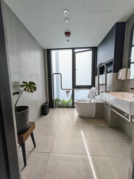 81 Aljunied Road, Aljunied Road, 225 sqft, Light Industrial (B1) For Rent, by Gina Lim, 500105168 - Bathroom - CommercialGuru.com.sg