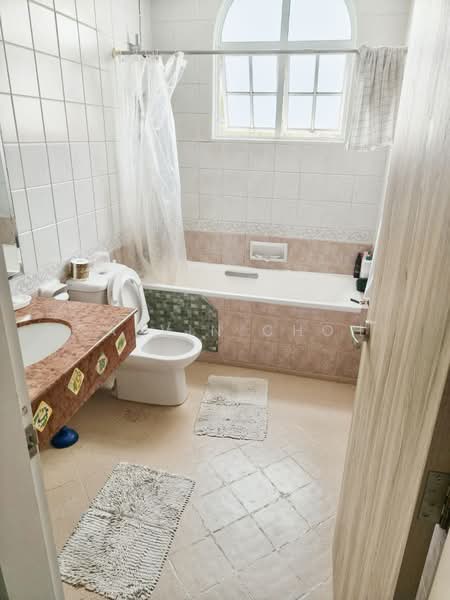 Eastwood Green, 10 Eastwood Road, 7 Bedrooms, 1,930 sqft, Terraced House For Sale, by Calvin Choh, 500105169 - Bathroom - PropertyGuru.com.sg