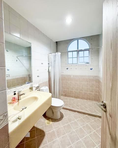 Eastwood Green, 10 Eastwood Road, 7 Bedrooms, 1,930 sqft, Terraced House For Sale, by Calvin Choh, 500105169 - Bathroom - PropertyGuru.com.sg