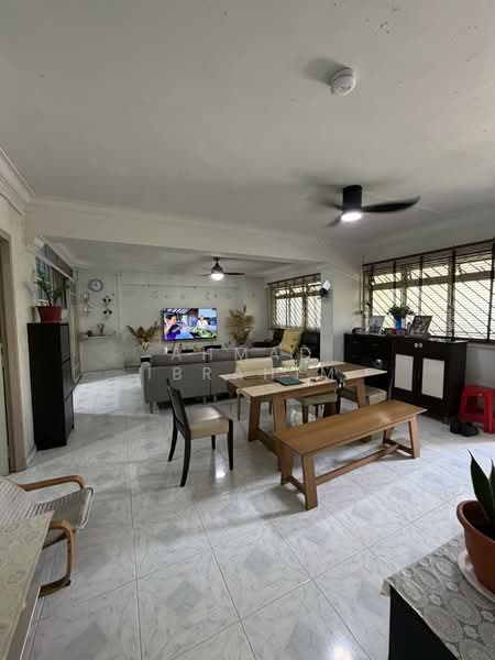 810 Jurong West Street 81, 810 Jurong West Street 81, 3 Bedrooms, 1,151 sqft, HDB Flat For Sale, by Ahmad Ibrahim, 500105207 - Living Room - PropertyGuru.com.sg