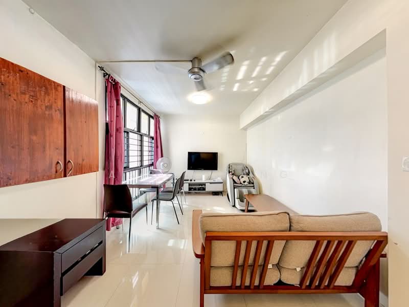 33 Eunos Crescent, 33 Eunos Crescent, 2 Bedrooms, 646 sqft, HDB Flat For Sale, by Aaron Yang, 500105210 - Living Room - PropertyGuru.com.sg