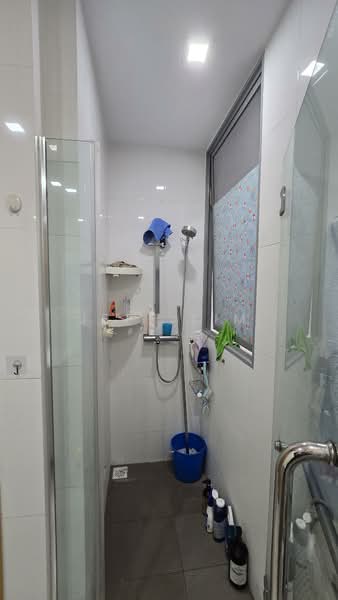 The Acacias, 23 Sommerville Road, 1 Bedroom, 635 sqft, Apartment For Sale, by Jeff Lim, 500105221 - Bathroom - PropertyGuru.com.sg