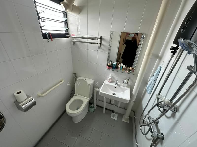 182 Ang Mo Kio Avenue 5, 182 Ang Mo Kio Avenue 5, 3 Bedrooms, 1,001 sqft, HDB Flat For Sale, by James Yeo, 500105263 - Bathroom - PropertyGuru.com.sg