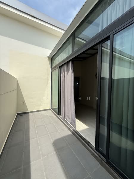 Urban Lofts, 89 Rangoon Road, 2 Bedrooms, 1,195 sqft, Condominium For Sale, by Lisa Chua, 500105265 - Balcony - PropertyGuru.com.sg