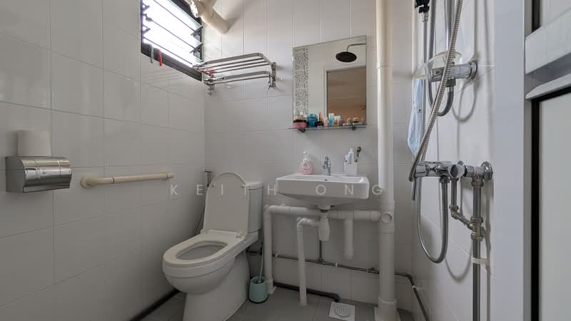 182 Ang Mo Kio Avenue 5, 182 Ang Mo Kio Avenue 5, 3 Bedrooms, 1,001 sqft, HDB Flat For Sale, by Keith Ong, 500105284 - Bathroom - PropertyGuru.com.sg