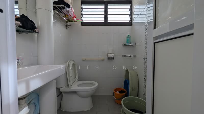 182 Ang Mo Kio Avenue 5, 182 Ang Mo Kio Avenue 5, 3 Bedrooms, 1,001 sqft, HDB Flat For Sale, by Keith Ong, 500105284 - Bathroom - PropertyGuru.com.sg