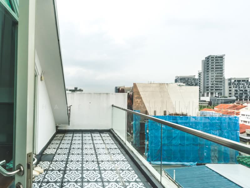 CHEAP Cash Positive from Day 1! 139 Tyrwhitt, , 2 Bedrooms, 732 sqft, Condominium For Sale, by Chanel Ariel Chan, 500105285 - Balcony - PropertyGuru.com.sg