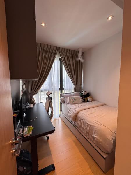 Midwood, 10 Hillview Rise, 4 Bedrooms, 1,249 sqft, Condominium For Sale, by Fanny Gunawan, 500105302 - Bedroom - PropertyGuru.com.sg