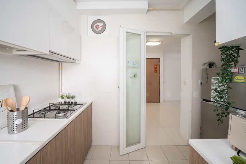 475D Upper Serangoon Crescent, 475D Upper Serangoon Crescent, 2 Bedrooms, 721 sqft, HDB Flat For Sale, by Wanni Chan 陈寀颖, 500105303 - Kitchen - PropertyGuru.com.sg