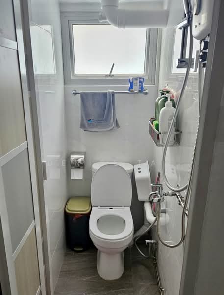 1 Lorong 7 Toa Payoh, 1 Lorong 7 Toa Payoh, Room Rental, 180 sqft, HDB Flat For Rent, by Denise Tan, 500105315 - Bathroom - PropertyGuru.com.sg