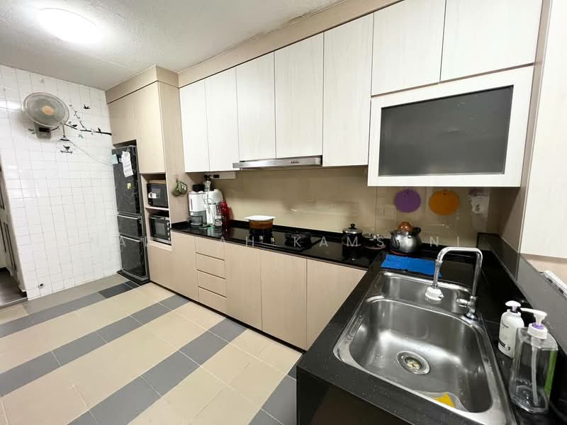 145 Bukit Batok Street 11, 145 Bukit Batok Street 11, 3 Bedrooms, 1,001 sqft, HDB Flat For Sale, by Nadiyah Kamsani, 500105319 - Kitchen - PropertyGuru.com.sg