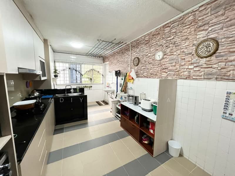 145 Bukit Batok Street 11, 145 Bukit Batok Street 11, 3 Bedrooms, 1,001 sqft, HDB Flat For Sale, by Nadiyah Kamsani, 500105319 - Kitchen - PropertyGuru.com.sg