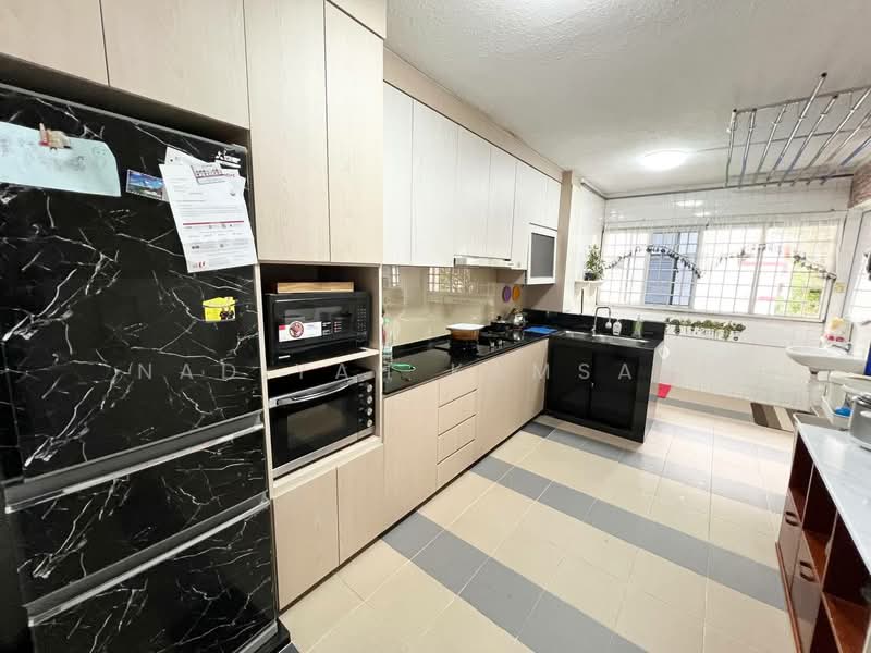 145 Bukit Batok Street 11, 145 Bukit Batok Street 11, 3 Bedrooms, 1,001 sqft, HDB Flat For Sale, by Nadiyah Kamsani, 500105319 - Kitchen - PropertyGuru.com.sg