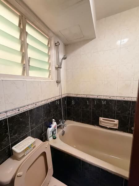 Melville Park, 12 Simei Street 1, 2 Bedrooms, 969 sqft, Apartment For Sale, by Dennis Lim, 500105321 - Bathroom - PropertyGuru.com.sg