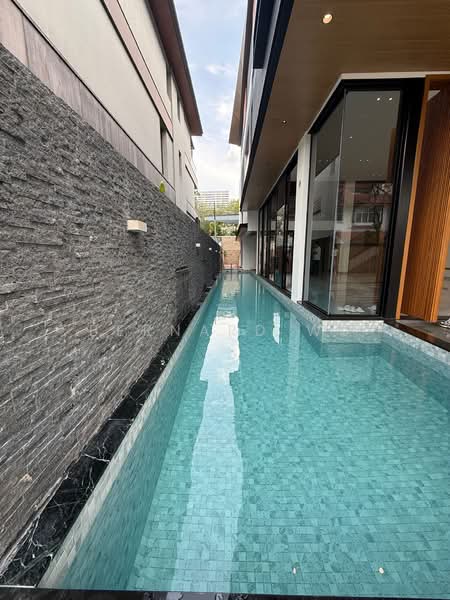 Ready to Move in now! Brand New Semi D Holland Grove Drive, Holland Grove Drive, 6 Bedrooms, 8,300 sqft, Semi-Detached House For Sale, by Bernard Wu, 500105323 - Exterior - PropertyGuru.com.sg