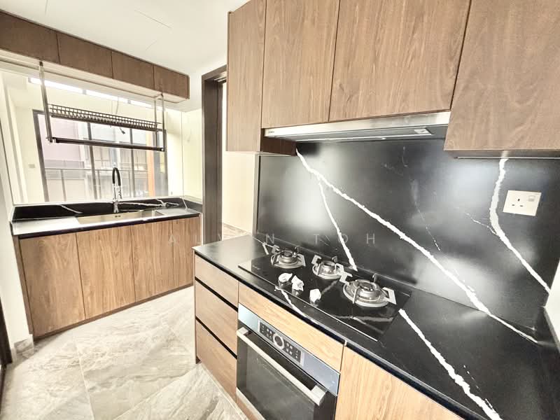 The Commodore, 69 Canberra Drive, 3 Bedrooms, 1,184 sqft, Condominium For Sale, by Alvin Toh, 500105327 - Kitchen - PropertyGuru.com.sg