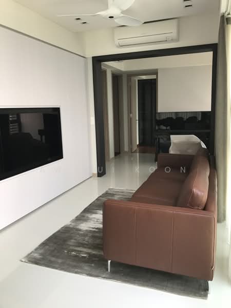 J Gateway, 2 Gateway Drive, 4 Bedrooms, 1,238 sqft, Condominium For Sale, by Aw Hui Koon, 500105334 - Living Room - PropertyGuru.com.sg