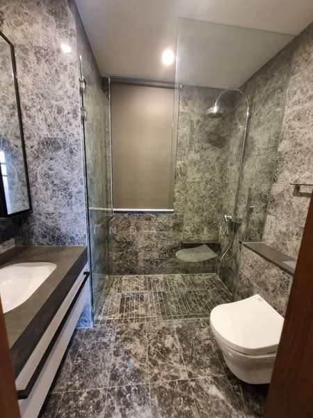 🔥Fire Sale/ Last unit – Brand New Dual-Key | D10 Freehold | $2.5M, , 2 Bedrooms, 1,098 sqft, Condominium For Sale, by Linda Sim, 500105335 - Bathroom (upper unit) - PropertyGuru.com.sg