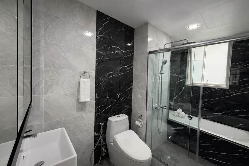 Summer Villas, 73 Gerald Drive, 5 Bedrooms, 3,551 sqft, Cluster House For Sale, by Billy Ang, 500105342 - Bathroom - PropertyGuru.com.sg