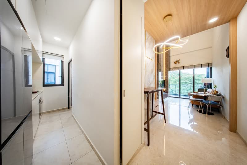 Lattice One, 3 Seraya Crescent, 4 Bedrooms, 1,033 sqft, Condominium For Sale, by Jerome Yap, 500105344 - Kitchen and Entrance - PropertyGuru.com.sg
