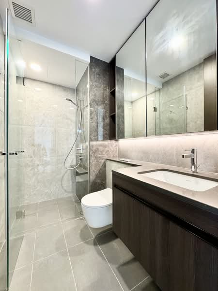 Tembusu Grand, 98 Jalan Tembusu, 2 Bedrooms, 667 sqft, Condominium For Rent, by Jason Yeo, 500105345 - Common Bath - PropertyGuru.com.sg