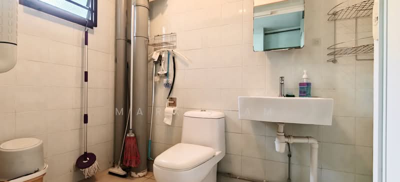 333 Sembawang Close, 333 Sembawang Close, 3 Bedrooms, 1,238 sqft, HDB Flat For Rent, by Mark Sham, 500105360 - Bathroom - PropertyGuru.com.sg