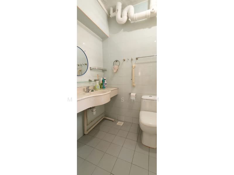 333 Sembawang Close, 333 Sembawang Close, 3 Bedrooms, 1,238 sqft, HDB Flat For Rent, by Mark Sham, 500105360 - Master Bathroom - PropertyGuru.com.sg
