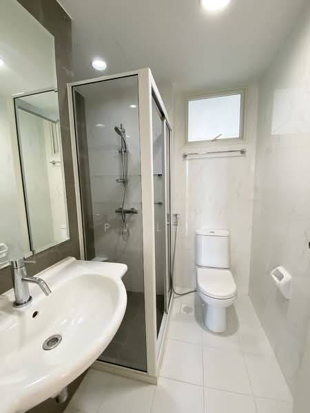 Blossoms @ Woodleigh, 10 Woodleigh Close, 3 Bedrooms, 1,206 sqft, Condominium For Sale, by PJ Lee, 500105364 - Bathroom - PropertyGuru.com.sg