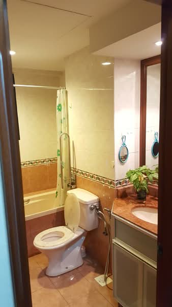 Simsville, 8 Geylang East Avenue 2, 4 Bedrooms, 1,528 sqft, Condominium For Sale, by May Lee, 500105365 - Bathroom - PropertyGuru.com.sg