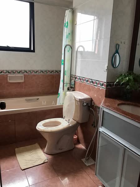 Simsville, 8 Geylang East Avenue 2, 4 Bedrooms, 1,528 sqft, Condominium For Sale, by May Lee, 500105365 - Bathroom - PropertyGuru.com.sg