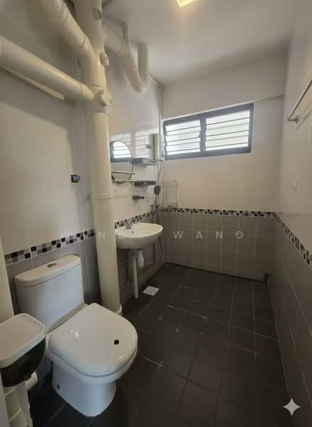 634 Veerasamy Road, 634 Veerasamy Road, 3 Bedrooms, 1,195 sqft, HDB Flat For Sale, by Windy Wang, 500105366 - Bathroom - PropertyGuru.com.sg