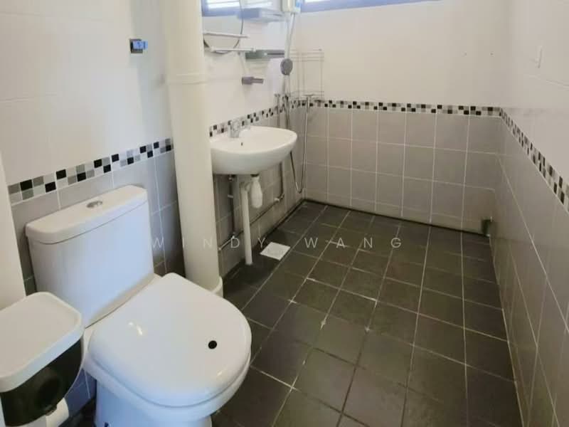 634 Veerasamy Road, 634 Veerasamy Road, 3 Bedrooms, 1,195 sqft, HDB Flat For Sale, by Windy Wang, 500105366 - Bathroom - PropertyGuru.com.sg