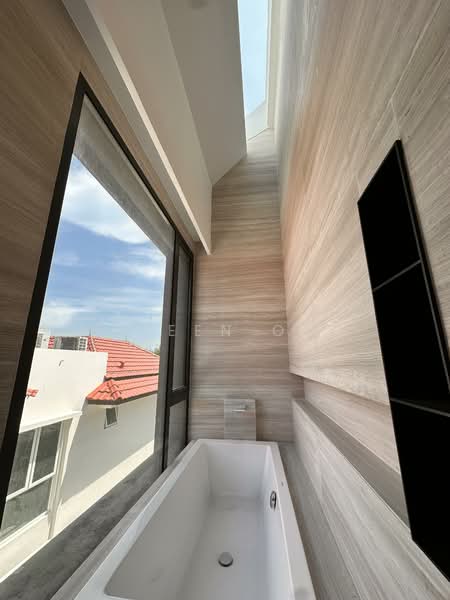 Brand New Modern Namly Crescent Detached House, Namly Crescent, 6 Bedrooms, 9,670 sqft, Detached House For Sale, by Eileen Ong, 500105377 - Bathroom - PropertyGuru.com.sg