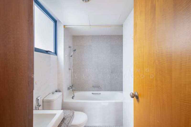 Blue Horizon, 21 West Coast Crescent, 2 Bedrooms, 936 sqft, Condominium For Rent, by Thiah Hao Ting Russell Baligod, 500105380 - Bathroom - PropertyGuru.com.sg