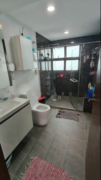 Woodsvale, 1 Woodlands Drive 72, 3 Bedrooms, 1,356 sqft, Condominium For Rent, by Bernard Suen, 500105387 - Bathroom - PropertyGuru.com.sg