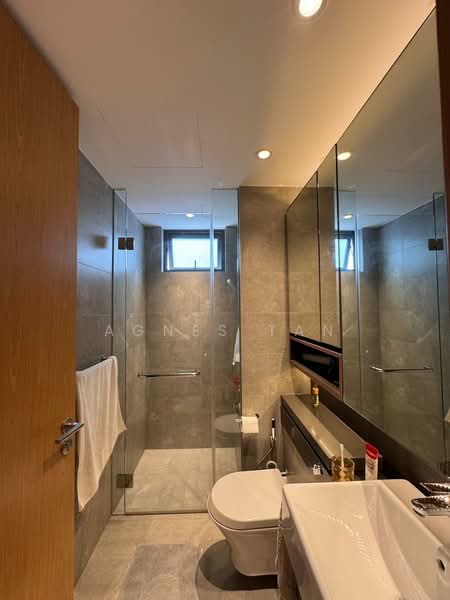 Midwood, 8 Hillview Rise, 4 Bedrooms, 1,249 sqft, Condominium For Sale, by Agnes Tan, 500105389 - Bathroom - PropertyGuru.com.sg