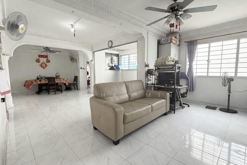 175 Woodlands Street 13, 175 Woodlands Street 13, 4 Bedrooms, 1,475 sqft, HDB Flat For Sale, by Ng Han Min, 500105407 - Living Room - PropertyGuru.com.sg