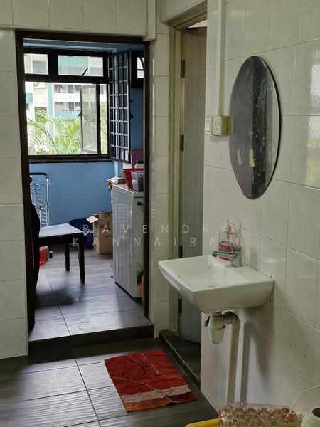 215 Ang Mo Kio Avenue 1, 215 Ang Mo Kio Avenue 1, 3 Bedrooms, 979 sqft, HDB Flat For Sale, by Ravendra Kannairam, 500105418 - Bathroom - PropertyGuru.com.sg