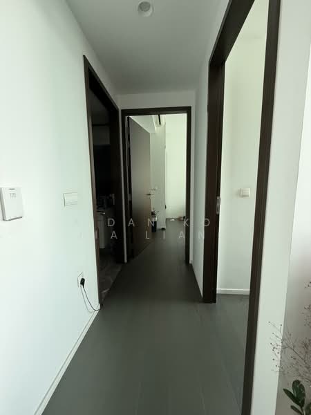 Principal Garden, 97 Prince Charles Crescent, 2 Bedrooms, 807 sqft, Condominium For Sale, by Aidan Koh Jia Liang, 500105440 - Corridor - PropertyGuru.com.sg