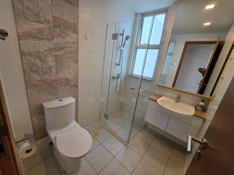 Sunglade, 1 Serangoon Avenue 2, 3 Bedrooms, 1,044 sqft, Condominium For Rent, by Ton Ong, 500105455 - Bathroom - PropertyGuru.com.sg