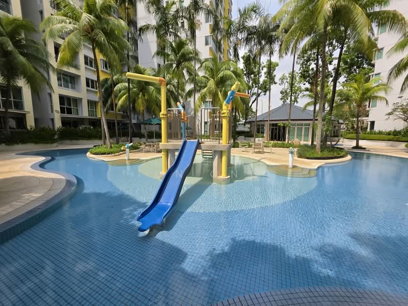 Sunglade, 1 Serangoon Avenue 2, 3 Bedrooms, 1,044 sqft, Condominium For Rent, by Ton Ong, 500105455 - Pool - PropertyGuru.com.sg