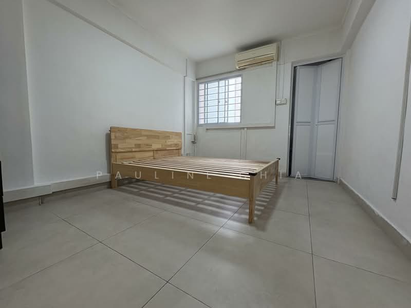 444 Ang Mo Kio Avenue 10, 444 Ang Mo Kio Avenue 10, 2 Bedrooms, 721 sqft, HDB Flat For Sale, by Pauline Chia, 500105458 - Bedroom - PropertyGuru.com.sg