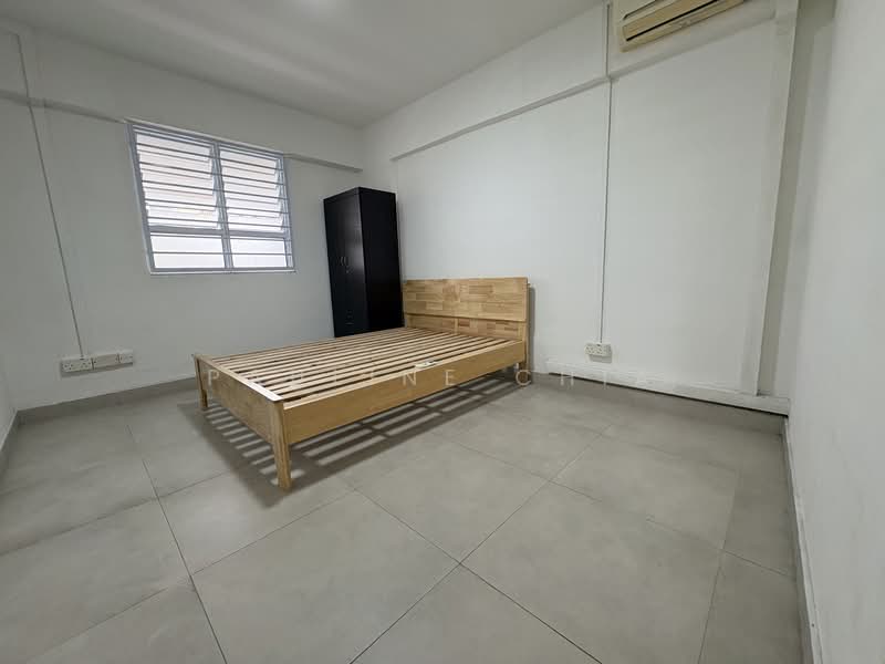 444 Ang Mo Kio Avenue 10, 444 Ang Mo Kio Avenue 10, 2 Bedrooms, 721 sqft, HDB Flat For Sale, by Pauline Chia, 500105458 - Bedroom - PropertyGuru.com.sg