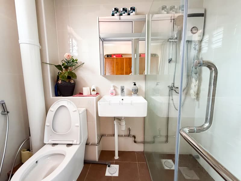 137 Teck Whye Lane, 137 Teck Whye Lane, 3 Bedrooms, 1,109 sqft, HDB Flat For Sale, by Shirlene Ang, 500105472 - Bathroom - PropertyGuru.com.sg