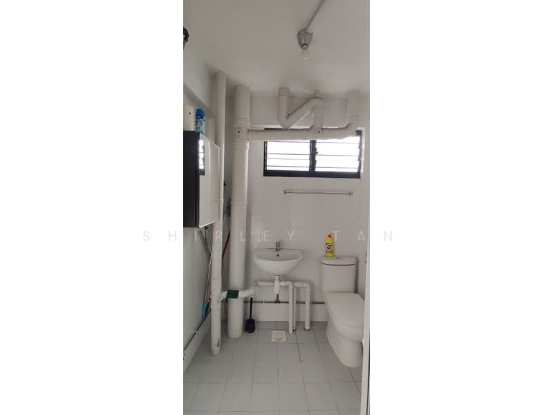 310 Hougang Avenue 5, 310 Hougang Avenue 5, 3 Bedrooms, 1,356 sqft, HDB Flat For Sale, by Shirley Tan, 500105479 - Bathroom - PropertyGuru.com.sg