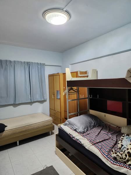 215 Ang Mo Kio Avenue 1, 215 Ang Mo Kio Avenue 1, 2 Bedrooms, 710 sqft, HDB Flat For Rent, by Leslie Mui, 500105485 - Common Bedroom - PropertyGuru.com.sg